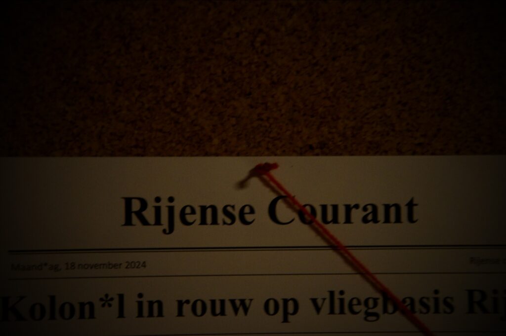 Krantenknipsel Rijense Courant over de Kolonel